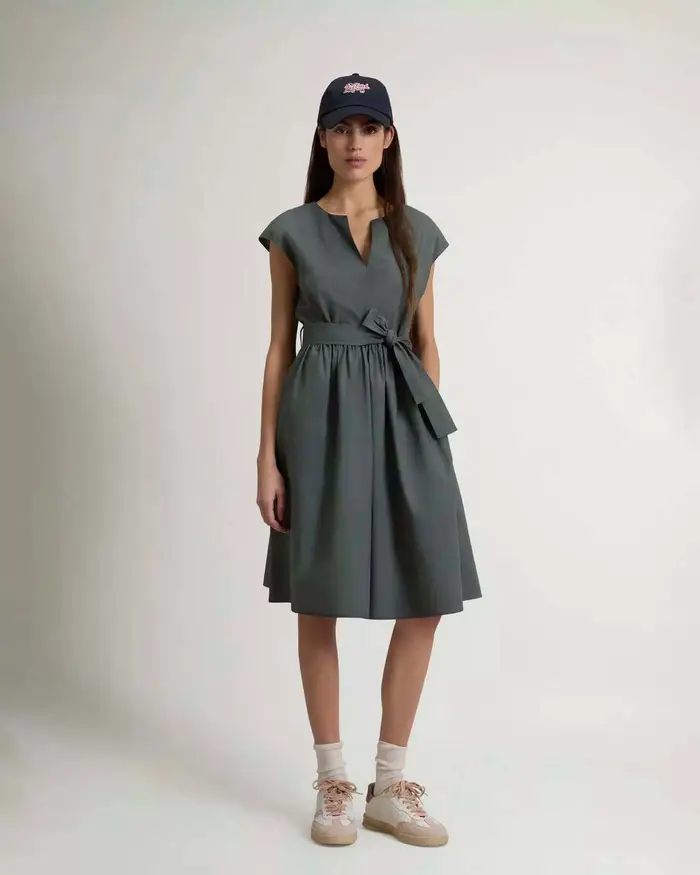 Abito midi Woolrich verde smanicato in cotone con fiocco