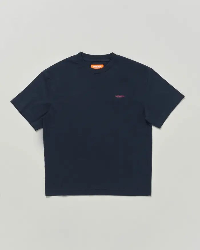 T-shirt blu Woolrich in puro cotone con mini scritta logo rossa