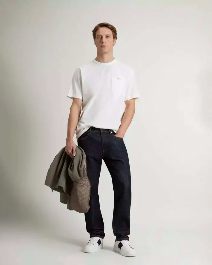 Woolrich T-shirt bianca in jersey di cotone con taschino al petto