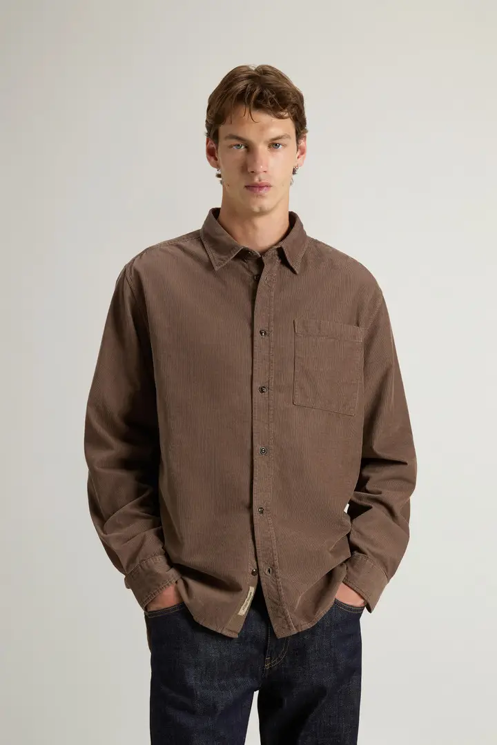 Woolrich Uomo Camicia in velluto a coste Marrone Falcon