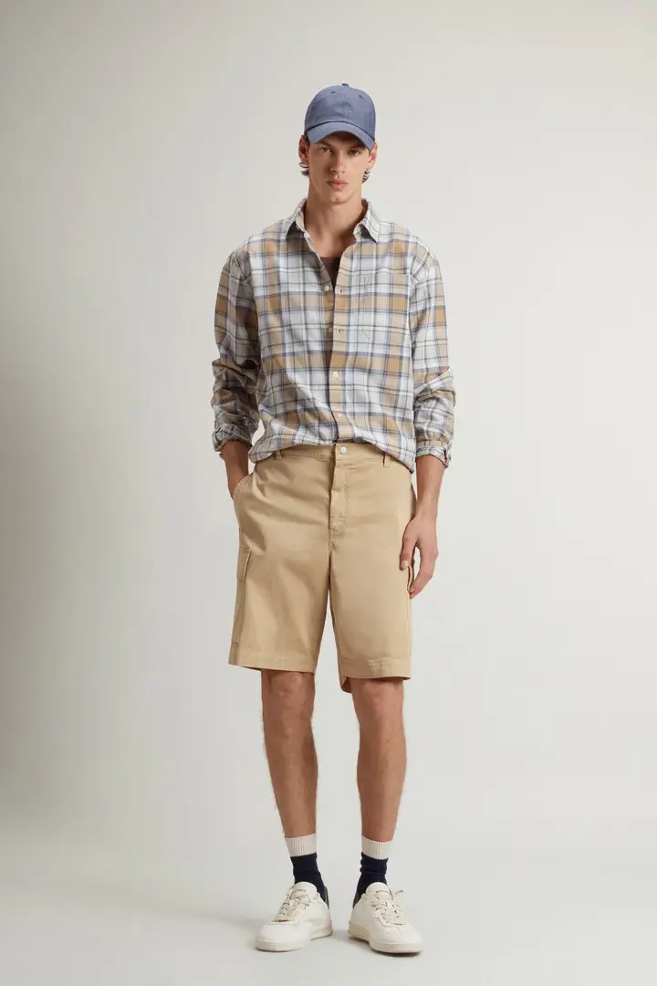 Woolrich uomo Pantaloncini cargo in twill di cotone tinti in capo Beige Travertine