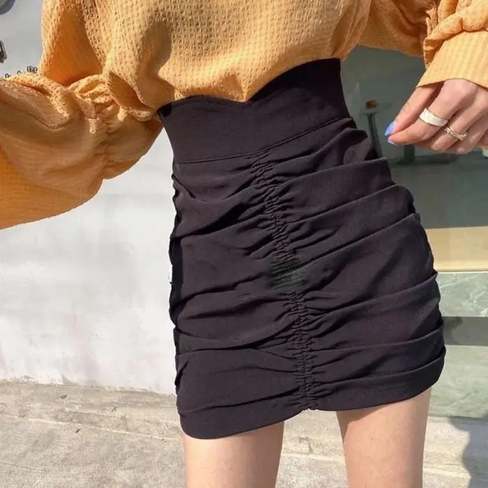 Gonne alla moda estive per le donne Temperamento elastico a vita alta irregolare Mini gonna coreana Gonne corte a pieghe per ragazza Streetwear S nero