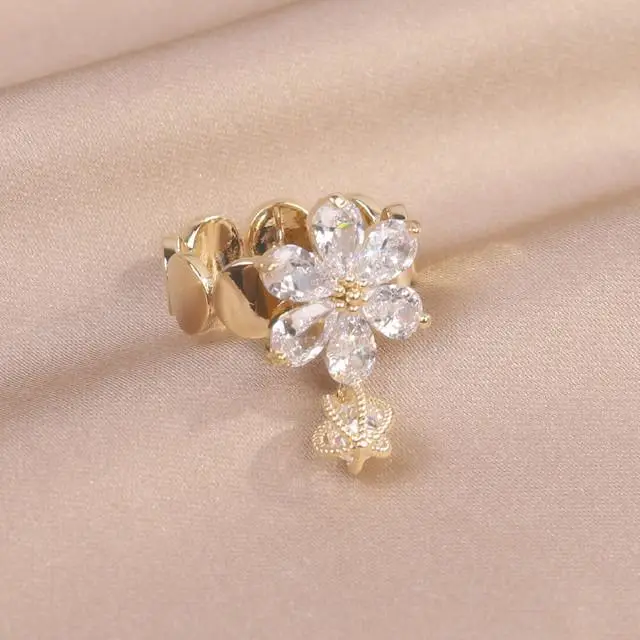 Gioielli di moda 14K placcato oro vero fiore lucido zircone palla cava ciondolo anello elegante anello regolabile apertura da donna Resizable bianco